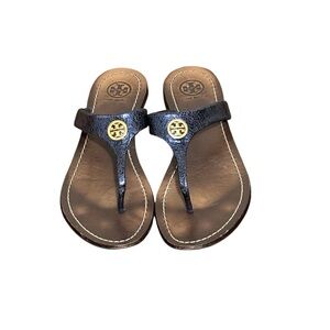 Tory Burch Womens Cameron Blue Metallic Embossed Leather Thong Slides Women’s 8M